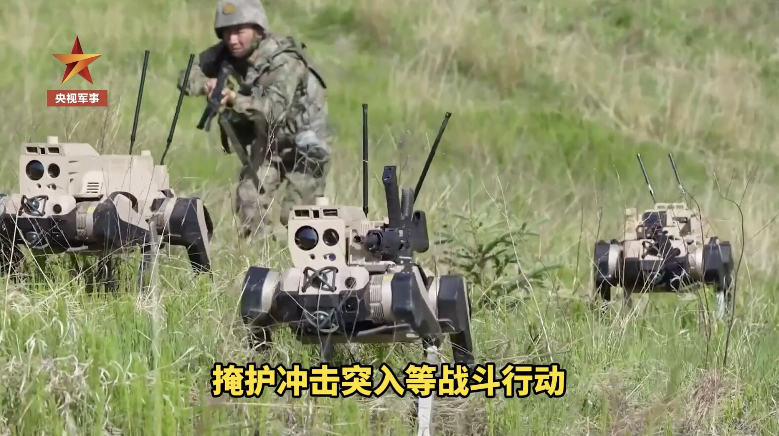 ▲央視釋出解放軍步兵結合無人機器的新戰術。（圖／翻攝央視軍事）