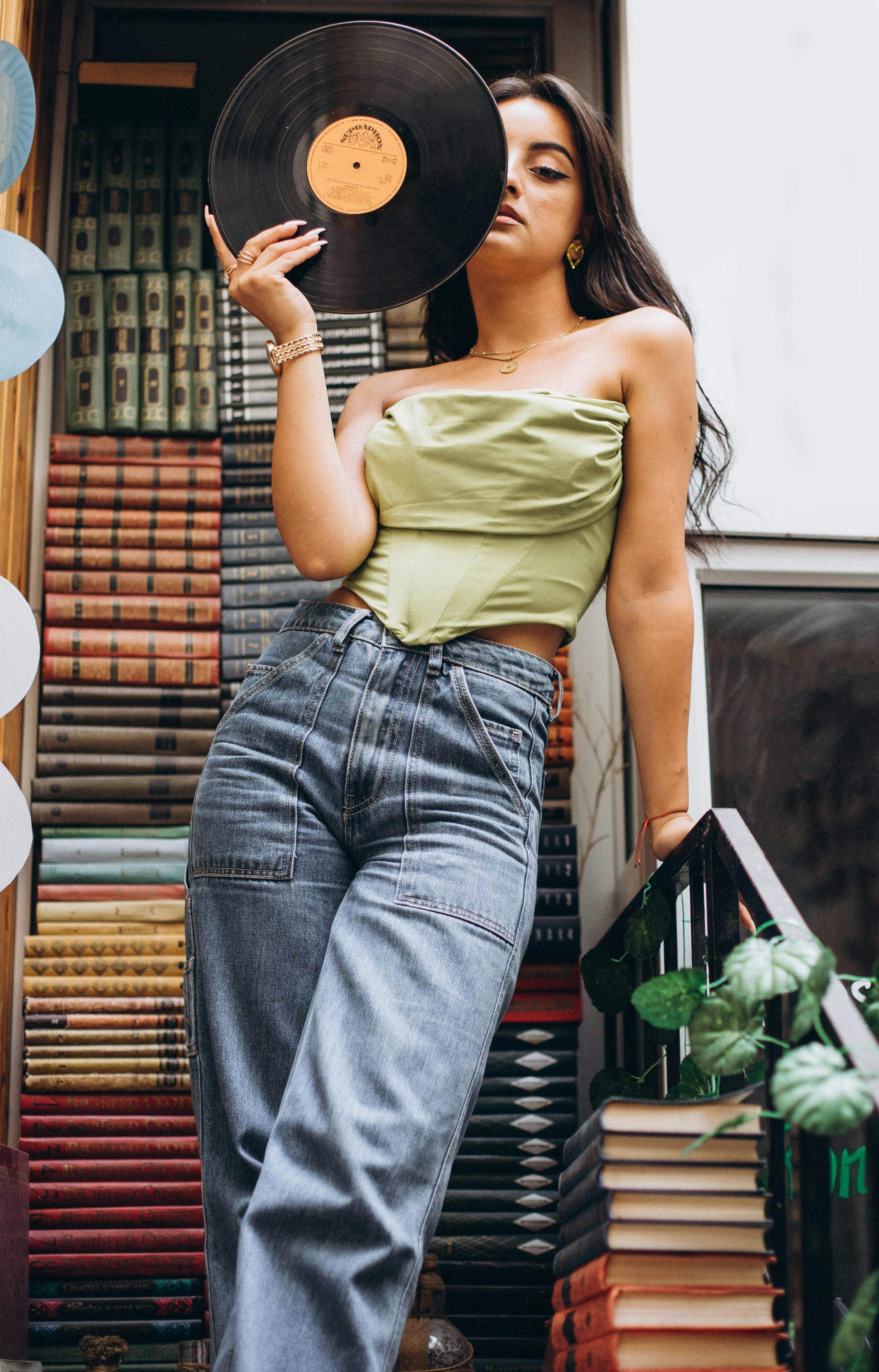 ▲▼穿搭,時尚,衣服,配件,墨鏡,鞋子。（圖／取自免費圖庫pexels）