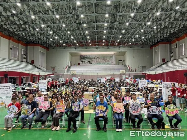 ▲台南市RoboRAVE選拔賽於中山國中登場，吸引近500位學生參賽，場面熱烈。（記者林東良翻攝，下同）