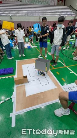 ▲台南市RoboRAVE選拔賽於中山國中登場，吸引近500位學生參賽，場面熱烈。（記者林東良翻攝，下同）