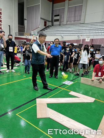 ▲台南市RoboRAVE選拔賽於中山國中登場，吸引近500位學生參賽，場面熱烈。（記者林東良翻攝，下同）