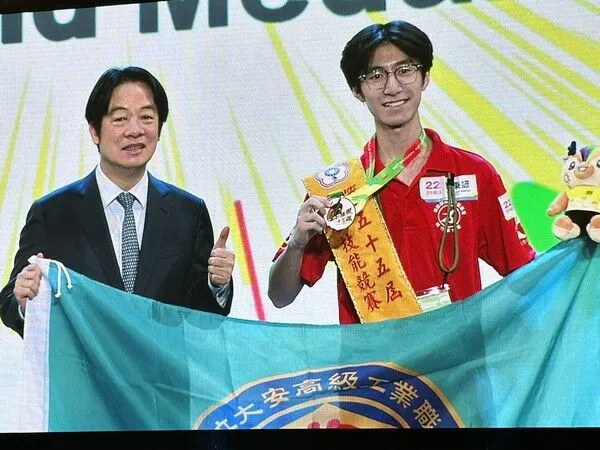 ▲全國技能競賽，大安高工謝秉諺奪漆作金牌