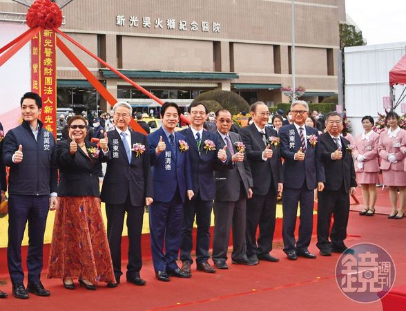 新光醫院是吳家家族事業之一，吳火獅長子吳東進與其弟吳東昇，2023年和總統賴清德在醫院「桂蘭樓」動土典禮同框。