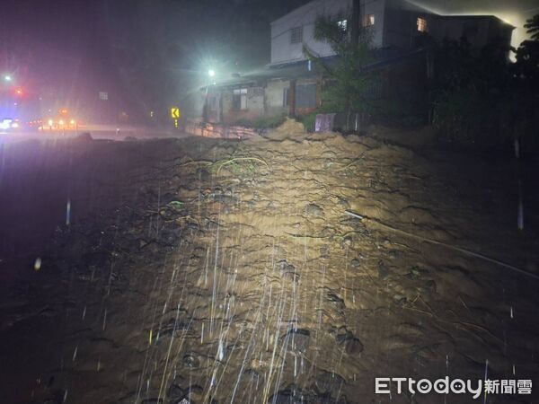 ▲▼台9線425K+100(南興路段)土石泥流造成道路阻斷無法通行。（圖／記者楊晨東翻攝）
