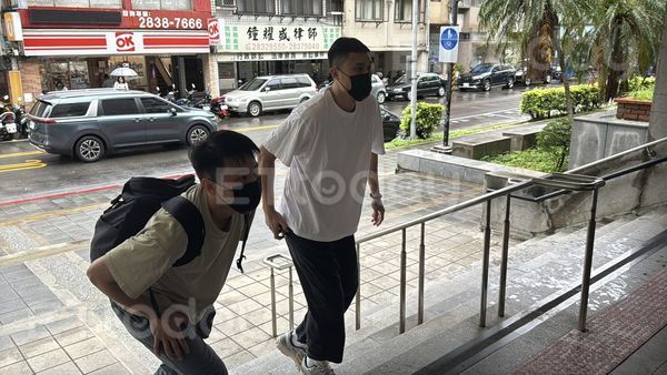 ▲▼關鍵一擊來了！2名神秘人物低調現身士院　作證SBL假球案。（圖／記者黃宥寧攝）