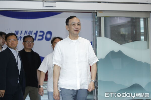 ▲▼國民黨中央黨部舉辦：反惡罷 戰獨裁！全黨總動員暨「站出來，不讓民主被偷走」CF發表會，黨主席朱立倫及國民黨青年團共同出席。（圖／記者湯興漢攝）