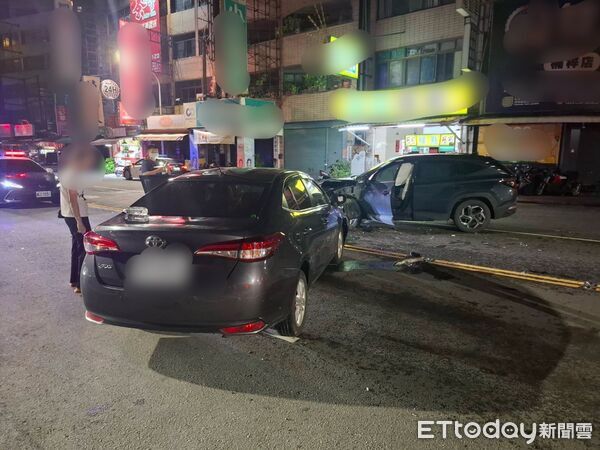 ▲▼高雄轎車逆向衝出！路口迎面對撞左轉車　駕駛左腳斷了慘困車內。（圖／記者賴文萱翻攝）