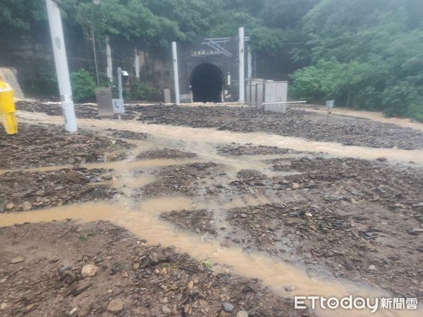 ▲台東災情嚴重，多段台鐵南迴線尚無法通行。（圖／翻攝自Facebook／翻攝自記者爆料網）