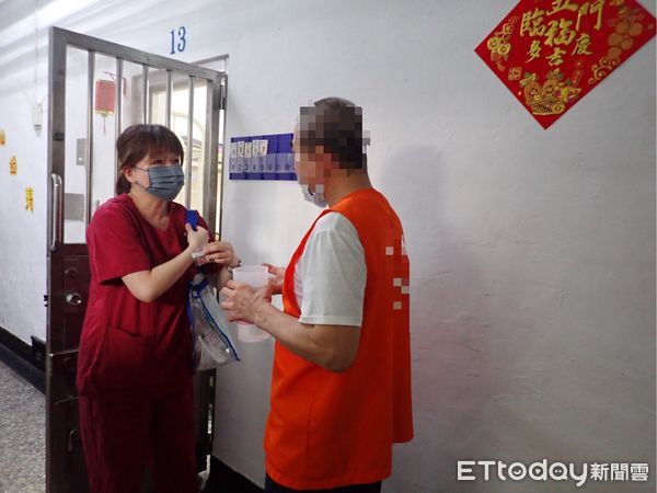 ▲新營醫院團隊入監協助南二監推動潛伏結核感染篩檢，打造無結核健康環境。（記者林東良翻攝，下同）