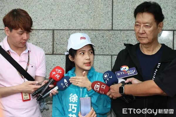 ▲▼ 趙少康陪徐巧芯車隊掃街        。（圖／記者徐文彬攝）