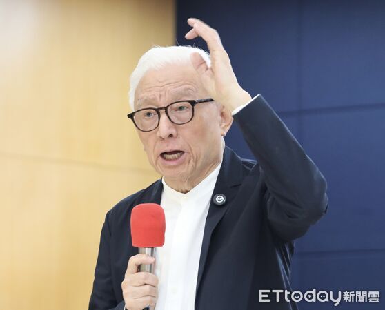 ▲▼曹興誠 善惡對決 掃除黑暗 726全民罷免護台灣。（圖／記者屠惠剛攝）