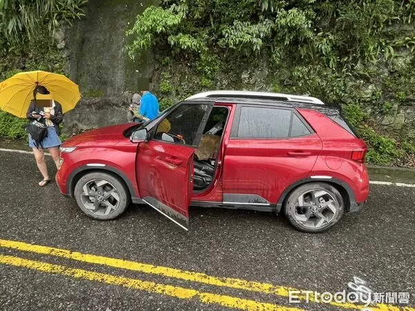 ▲▼ 蘇花公路落石砸中車輛。（圖／記者游芳男翻攝，下同）