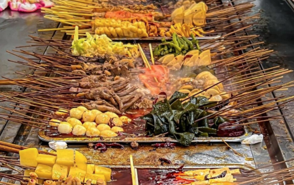 ▲24歲女愛吃烤串致胃癌晚期。（示意圖／翻攝自微博）