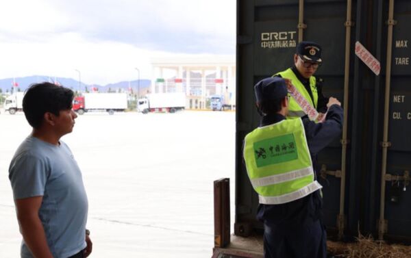 ▲▼  西藏日喀則陸地港、新能源車、藏香、藏毛毯等西藏特色產品走向國際市場           。（圖／翻攝 人民日報）