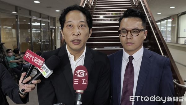 ▲街口集團創辦人胡亦嘉先前涉犯《證券交易法》，一審仍在台北地院審理，今（21日）出庭調查是否延長限制出境、出海，他願增加交保金換取解禁。（圖／記者黃哲民攝）