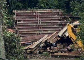 ▲彰化吊車司機遭鋼樑重壓死亡。（圖／民眾提供）