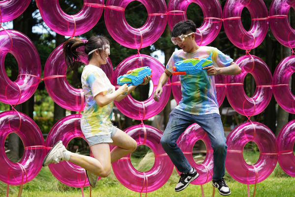 ▲彩耀日 COLOR BOOM!!。（圖／雄獅提供）