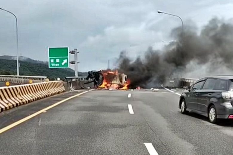 27歲女軍官休假國道自撞慘死　路人淚「見一隻手」：盡力救了
