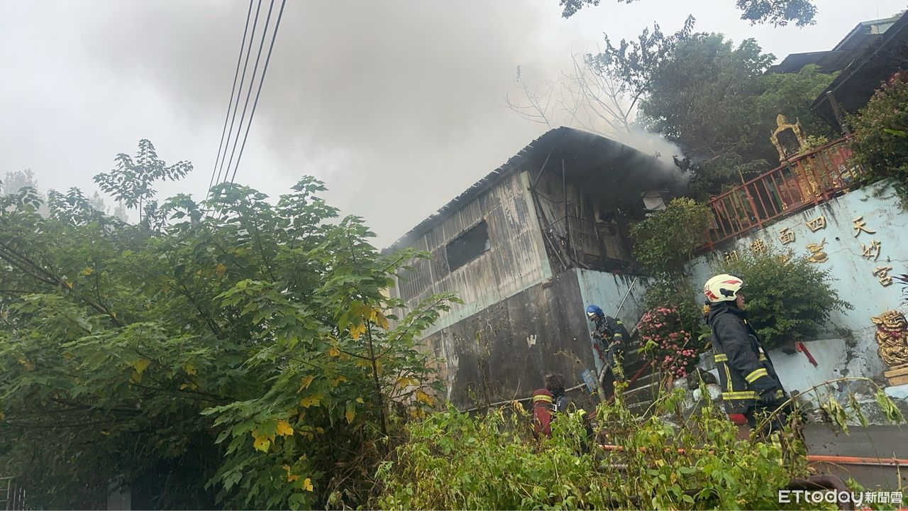 快訊／新北泰山鐵皮屋起火！警消急搶救　燃燒面積約50平方公尺