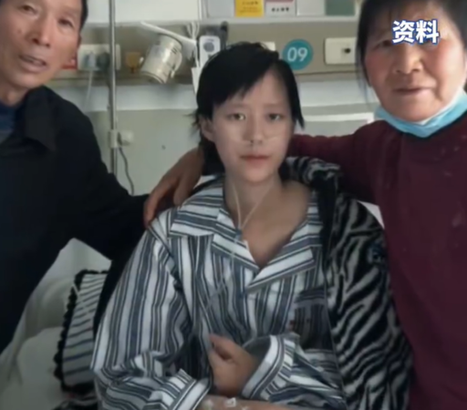 ▲呆呆羊的家人陪著她一起抗癌。（圖／翻攝自微博，上同）