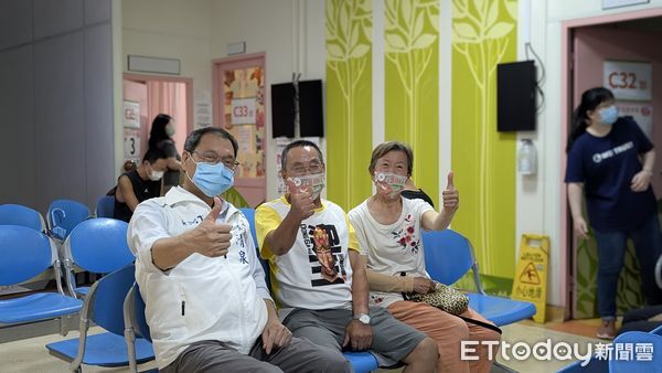 ▲東港安泰醫為鄉親做腹部超音波肝癌篩檢。（圖／安泰醫院提供）
