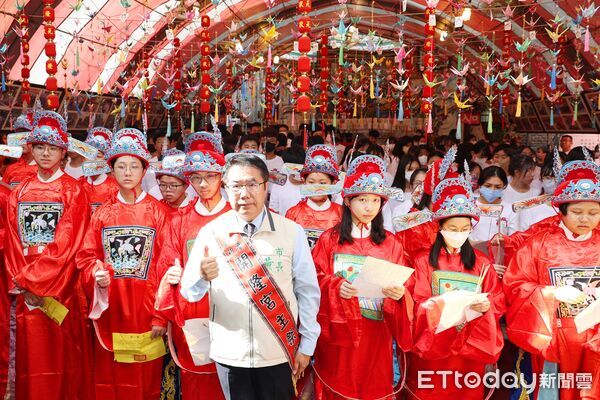 ▲台南市政府21日舉辦「做16歲」成年禮啟動記者會，六大宮廟代表齊聚，展現文化傳承力。（記者林東良翻攝，下同）