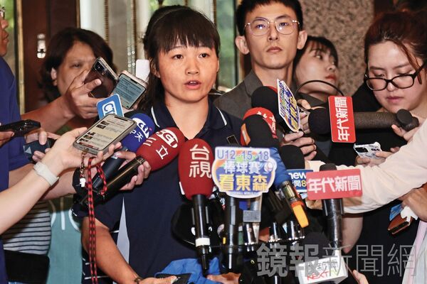 血案吹哨者、台師大女足隊員簡奇陞19日宣布退出足球圈。（鏡報林煒凱）