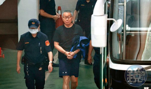 柯文哲羈押期限將滿，檢方認為他透過臉書等社群攻擊證人，堪稱「史上絕無僅有的壓迫司法手段」，建請法院續押。