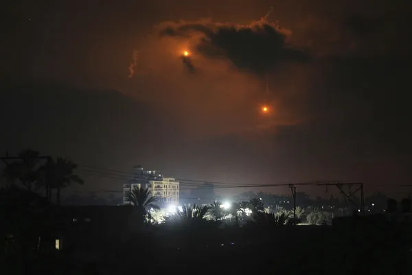 ▲▼以色列軍方21日首度將地面行動擴大到加薩中部城鎮迪爾巴拉（Deir al-Balah） 。（圖／達志影像／美聯社）