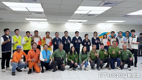 ▲▼ 英雄回來了！高市府團隊救災嘉義台南14天　陳其邁喊放2天榮譽假。（圖／記者賴文萱攝）
