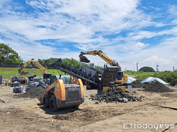 ▲二仁溪過去因非法熔煉業嚴重污染，如今整治進入第二期，中央覈定13億經費支援。（記者林東良翻攝，下同）