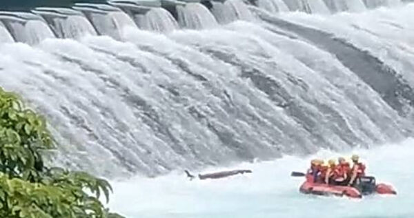 新北市新店區8日發生消防船艇在救溺過程翻覆事故，導致2名消防員殉職，消防員職安問題再度引發討論。（圖／報系資料照）