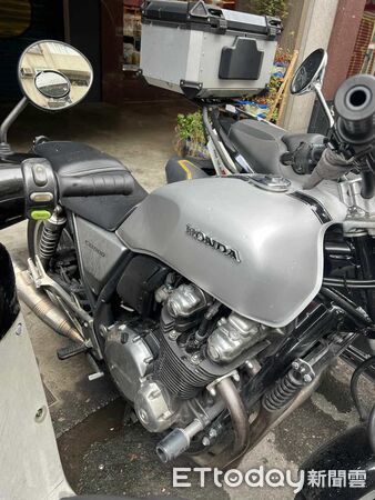 ▲大安警方在新北土城逮捕涉嫌縱火的陳姓員工。（圖／記者張君豪翻攝）