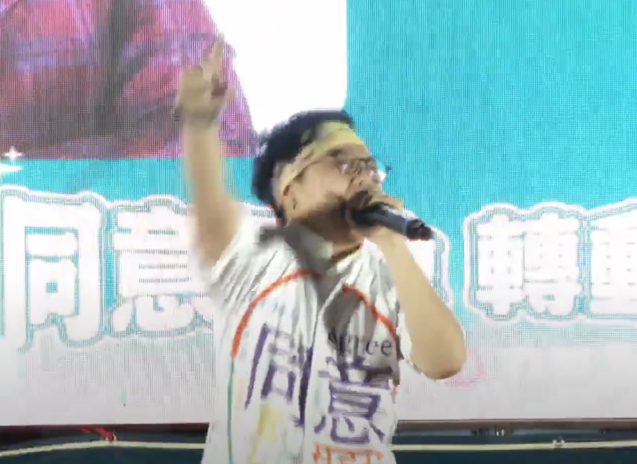 ▲▼吳靜怡罷免造勢嗨唱。（圖／翻攝自YouTube／筱君台灣PLUS）