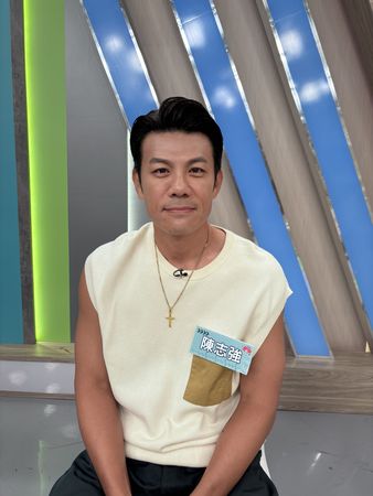 ▲來賓們包括陳志強都有奇怪的身體狀況。（圖／民視提供）