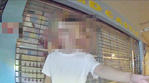 ▲桃園市黃姓男子本月13日凌晨4時許駕駛寶馬轎車停放在桃園區復興路紅線上，員警查出懸掛註銷車牌上前攔查。（圖／桃園警分局提供）