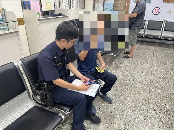 ▲鹿港1名阿伯落入詐騙匯款投資白銀遭警攔阻。（圖／警方提供）