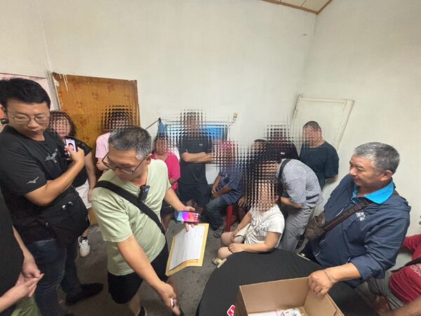 ▲彰化北斗警分局查獲聚賭21人帶回。（圖／警方提供）