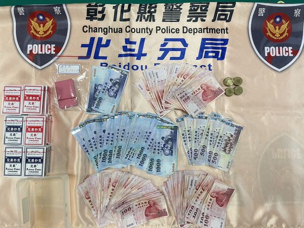 ▲彰化北斗警分局查獲聚賭21人帶回。（圖／警方提供）