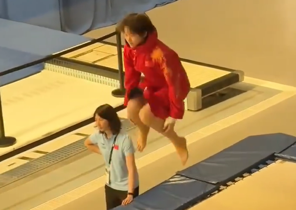 ▲全紅嬋養傷訓練畫面。（圖／翻攝自微博，上同）