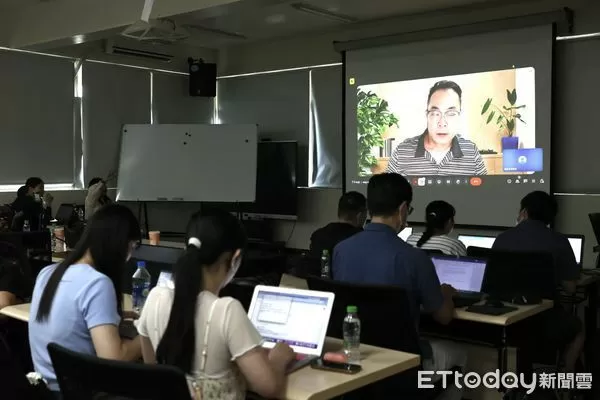 ▲▼台師大運動競技系系主任說明周台英事件處理後續。（圖／記者徐文彬攝）