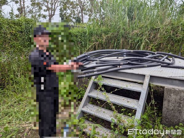 ▲麻豆警分局查獲3名男子趁風災期間剪斷基地台訊號電纜，現場查扣約700公尺訊號線與油壓剪等作案工具。（記者林東良翻攝，下同）
