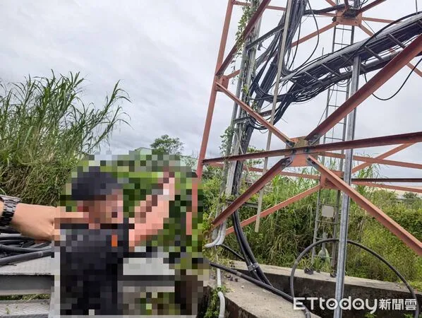 ▲麻豆警分局查獲3名男子趁風災期間剪斷基地台訊號電纜，現場查扣約700公尺訊號線與油壓剪等作案工具。（記者林東良翻攝，下同）