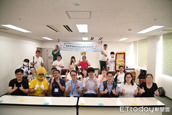 ▲嘉藥USR團隊走訪愛媛「wecare重信」照護機構，體驗復健器材與智慧照護設備。（記者林東良翻攝，下同）
