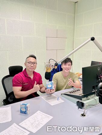▲台南市消防局第二大隊與警察廣播電台台南分台攜手合作，進行防溺宣導活動，透過空中廣播強化防災意識。（記者林東良翻攝，下同）