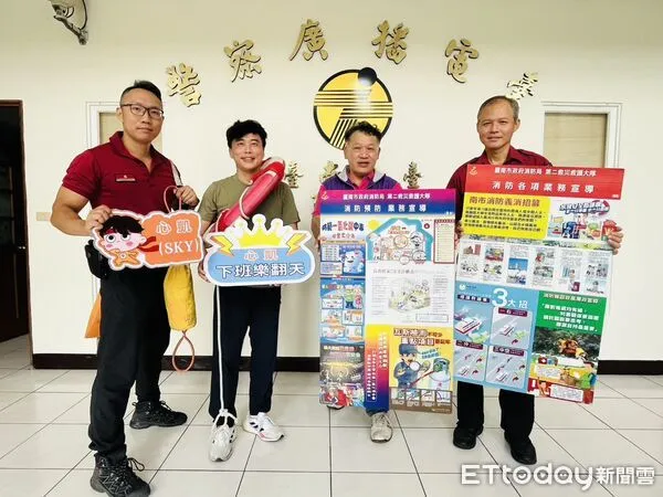 ▲台南市消防局第二大隊與警察廣播電台台南分台攜手合作，進行防溺宣導活動，透過空中廣播強化防災意識。（記者林東良翻攝，下同）