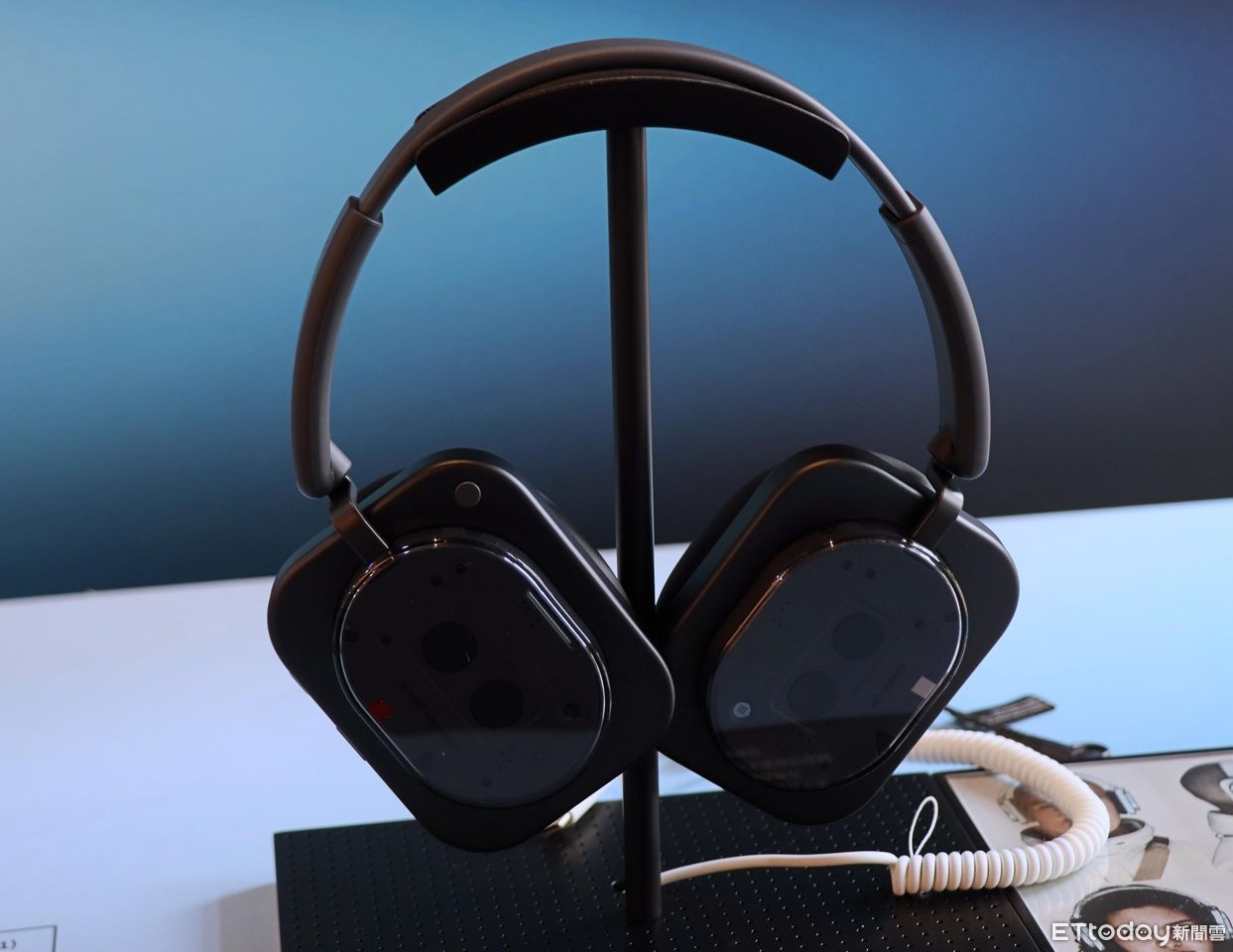 ▲▼    Nothing Phone(3）,HeadPhone(1)         。（圖／記者蘇晟彥攝）