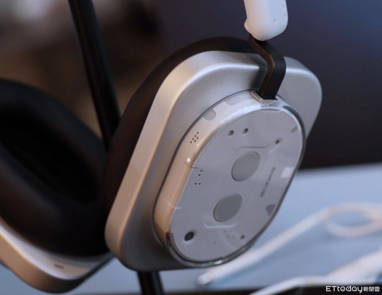 ▲▼    Nothing Phone(3）,HeadPhone(1)         。（圖／記者蘇晟彥攝）