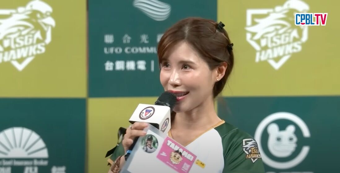▲▼魔鷹喪妻致詞，主持人沐妍險潰堤。（圖／翻攝YouTube／CPBL 中華職棒）