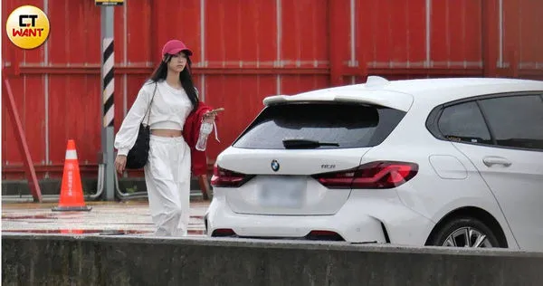 行蹤成謎1／獨家直擊！樂天女孩嘎琳夜奔商辦大樓　行李箱一推消失3天